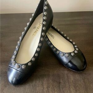 CHANEL Black Leather Studded Cap-Toe Ballet Flats